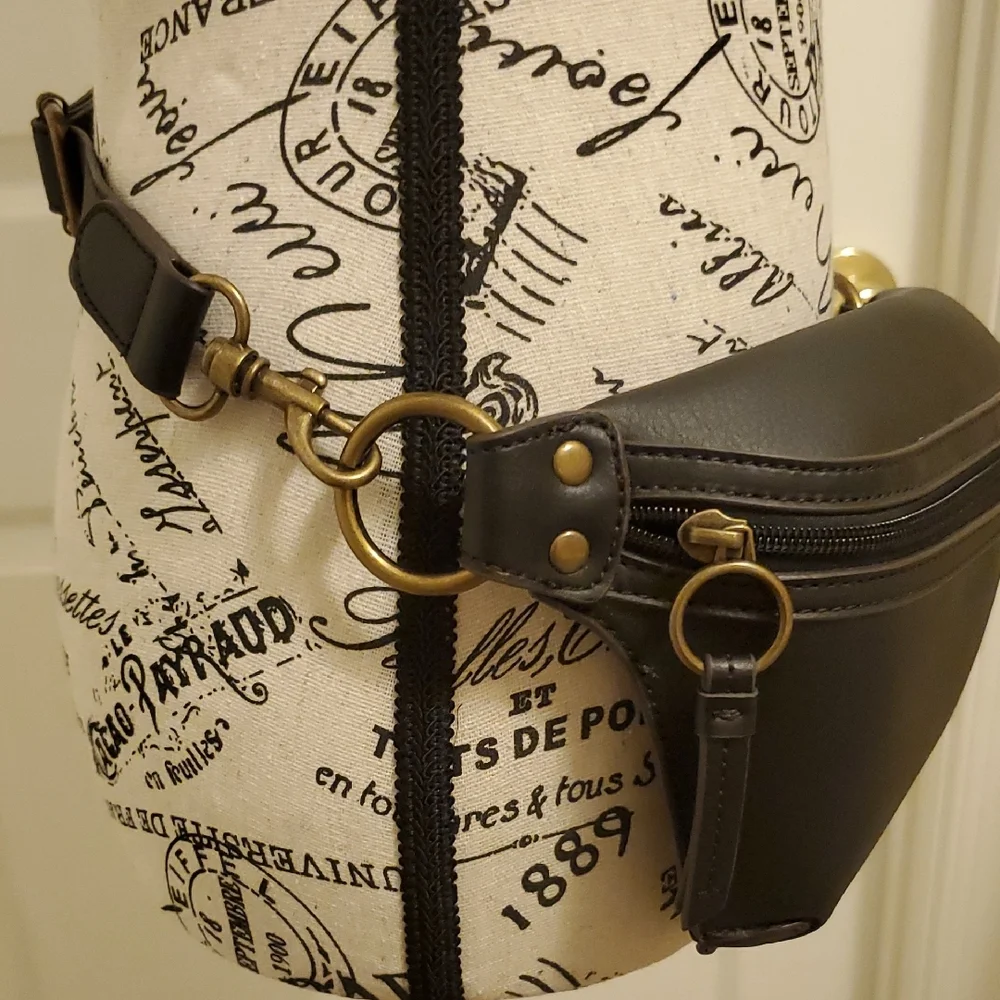 a.n.a. Black Belt Bag - Picture 2 of 6